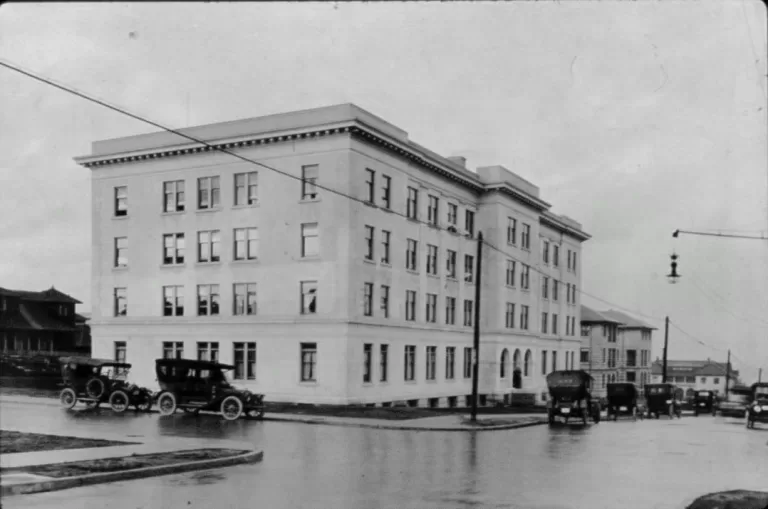 VGH Nurses Residence at 14th and Heather, taken in 1914.